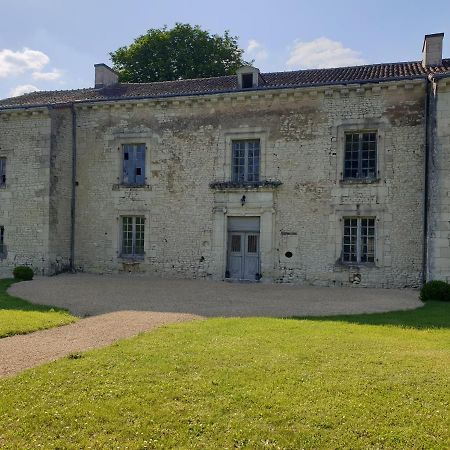 Vila L'Olivier Monts-sur-Guesnes Exteriér fotografie