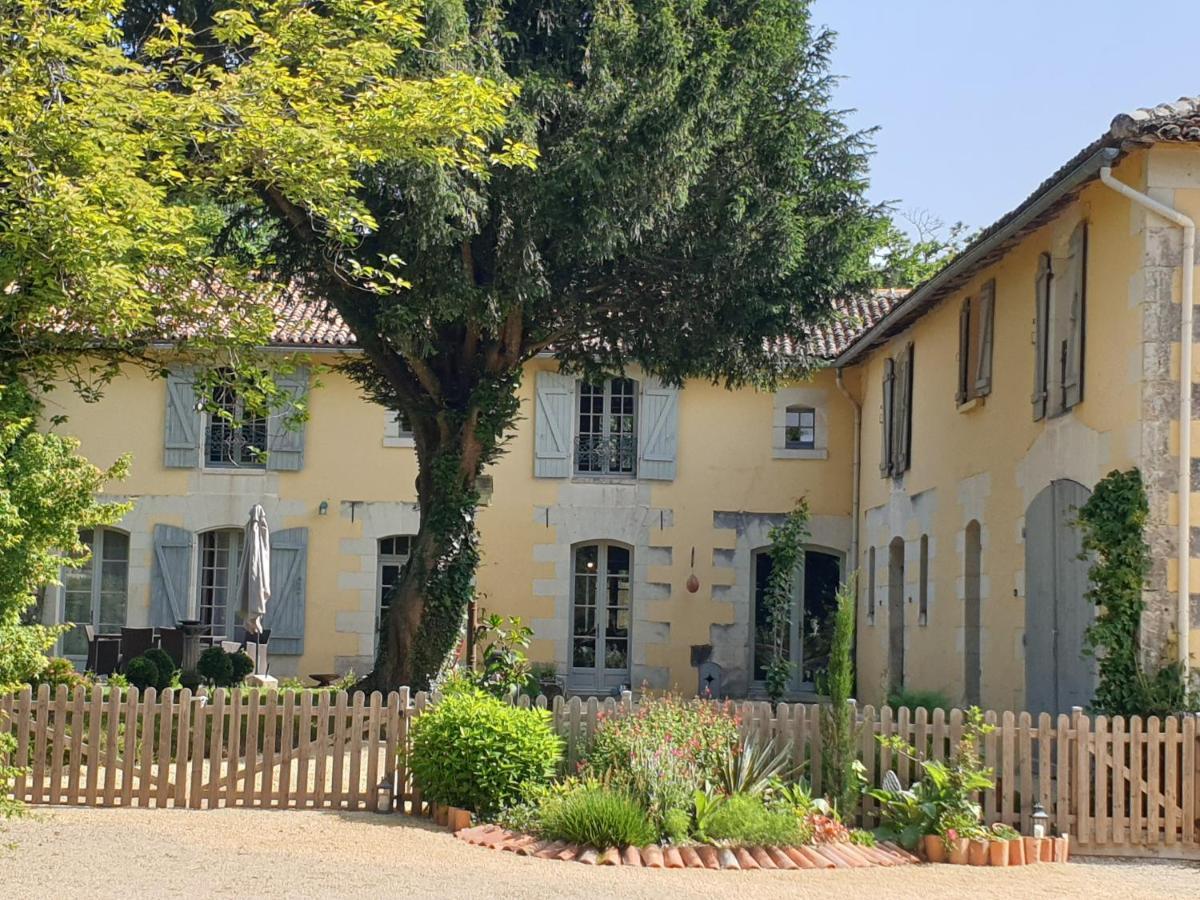 Vila L'Olivier Monts-sur-Guesnes Exteriér fotografie